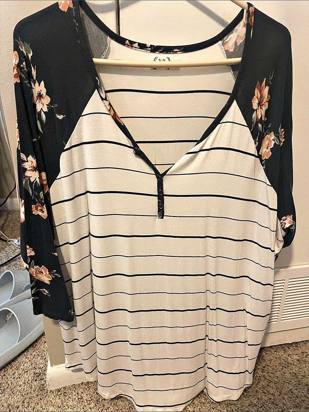 24/7 Comfort Apparel Striped Blouse in Black & Cream Size 2 Like New